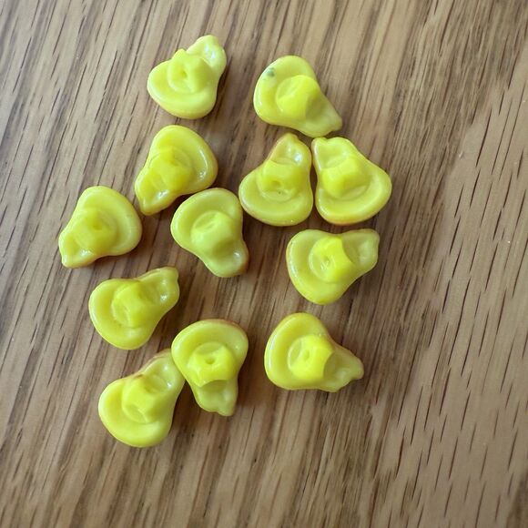 Vintage La Mode Realistic Hard Plastic Fruit Buttons Pears Germany Lot Of 12 - Picture 5 of 7